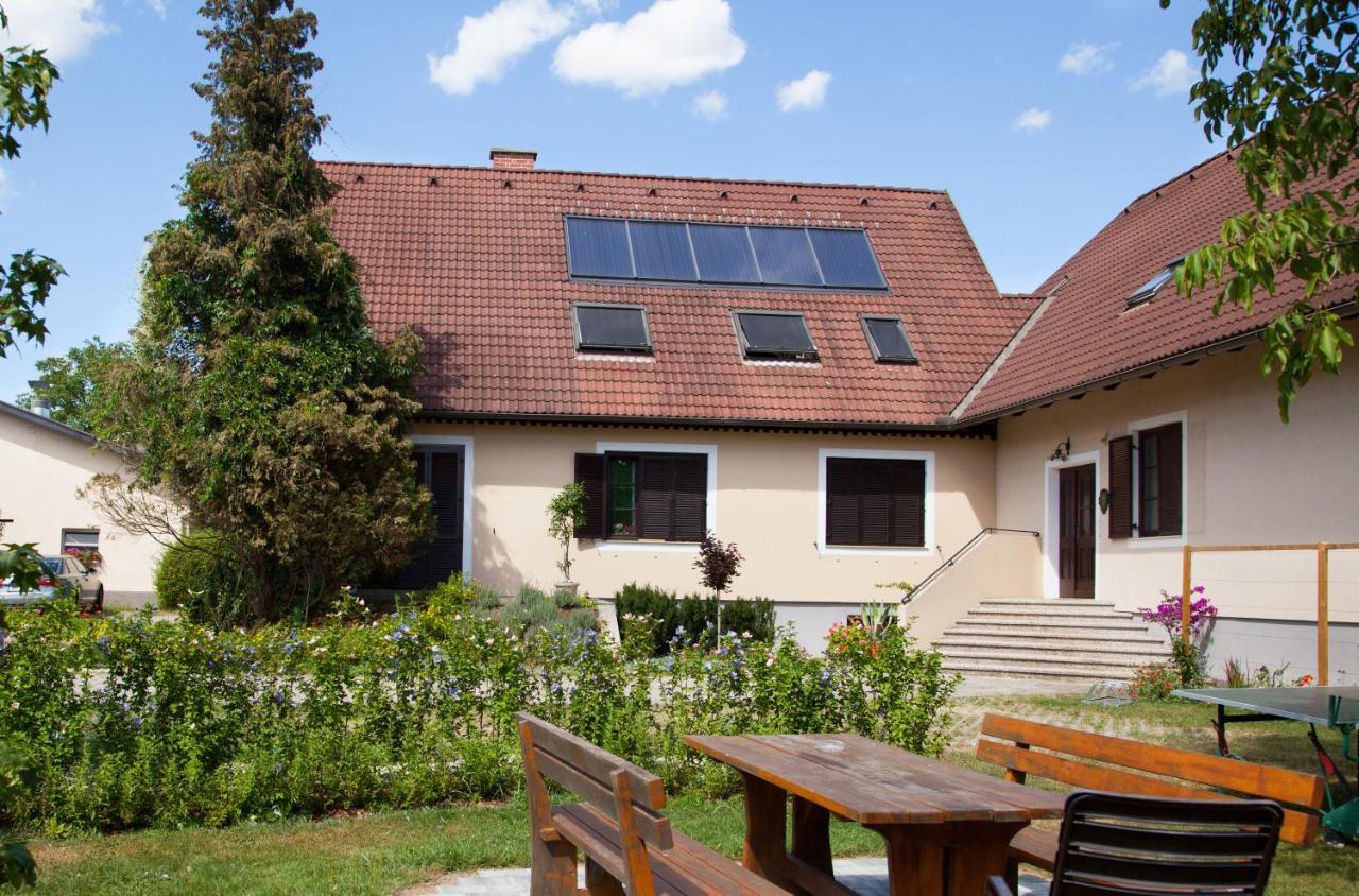 Landhaus Ferk บัดราดเคอร์สบวร์ก ภายนอก รูปภาพ