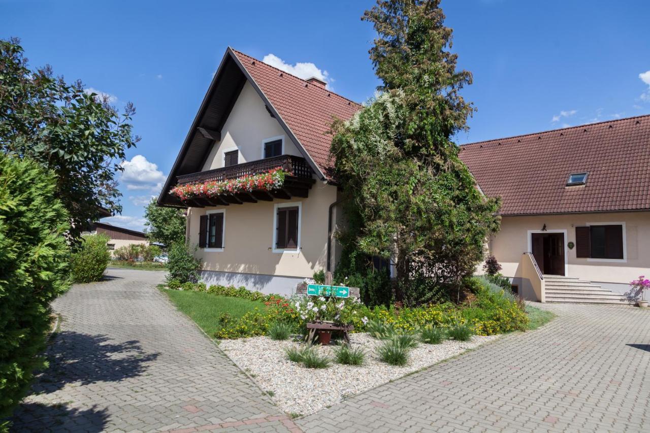 Landhaus Ferk บัดราดเคอร์สบวร์ก ภายนอก รูปภาพ